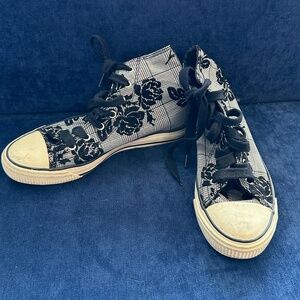 Grey Women's Flowered Airwalk Hightop sneakers size 6.5